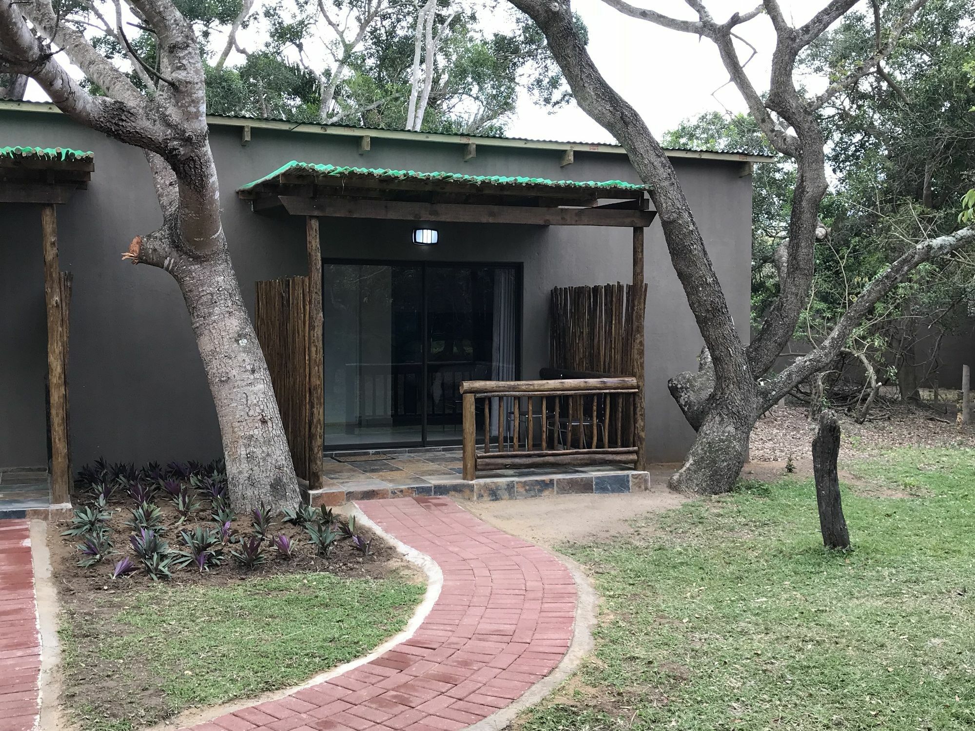 Emdoneni Lodge Hluhluwe Exterior photo